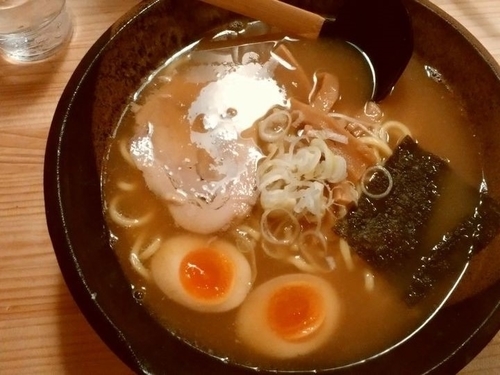 「塩らーめん（大盛）＋味玉」@つけ麺屋 やすべえ 秋葉原店の写真