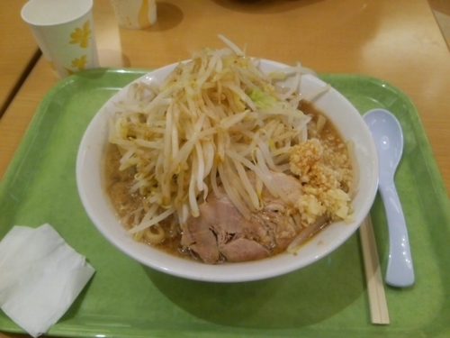 「ラーメン  やさい  にんにく」@ジャンクガレッジ イオンレイクタウンmori店の写真