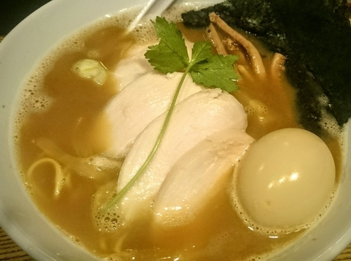 「特製烏賊干し鶏白湯醤油そば ＋大盛り」@新橋 纏の写真