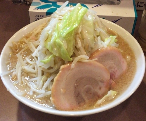 「ラーメン（野菜アブラ多め）:680円」@ラーメン どんの写真