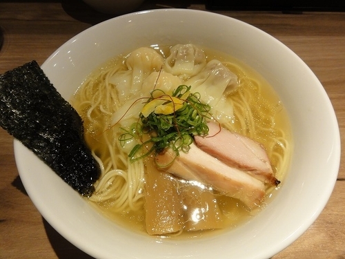 「白旨にこにこワンタン麺（肉2コ・エビ2コ）900円」@中華soba いそべの写真