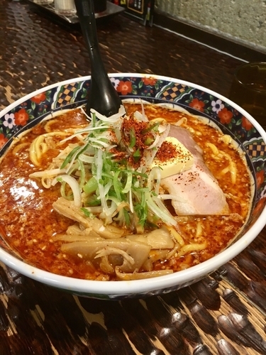 「辛味噌ラーメン ¥790 + 無料トッピングバター」@北のらーめん 美空の写真