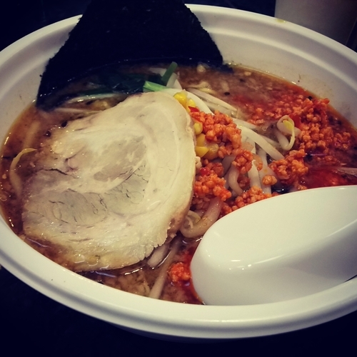 「辛肉みそラーメン」@東京スタイルみそらーめん ど・みそ 中山競馬場店の写真