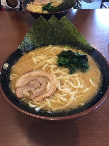「豚骨醤油ラーメン(大)」@宮本商店 川口新井宿店の写真