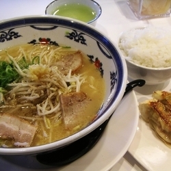 ラーメン中＋セット