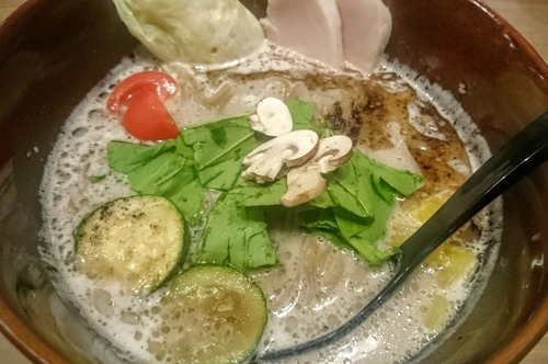 「キノコのベジ白湯ソバ ＋ローストポーク丼」@ソラノイロ トンコツ&キノコの写真