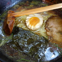 焦がし醤油らーめん750円