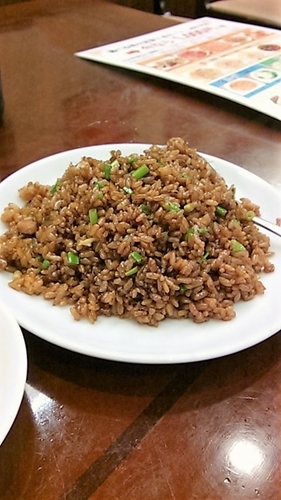 「黒チャーハン」@福満園 別館の写真