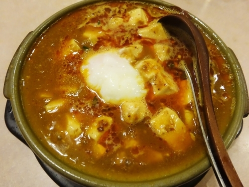 「少なめの麻婆カレー麺 ＋ 杏仁豆腐　　1000円」@源来酒家の写真