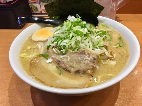 「濃厚とんこつ醤油らーめん 大1.5玉 ¥690(カタメ、コイメ)」@ラーメン春樹 立川店の写真