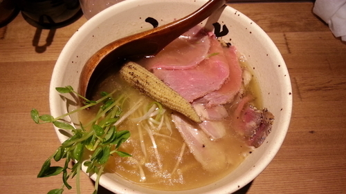 「牛塩清湯＋肉増し」@牛骨ラーメン ぶっこ志 北浜店の写真