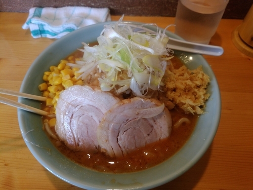「濃厚味噌ラーメン+ネギ+生姜」@ラーメン慶次郎 本店の写真
