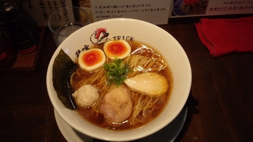「鶏と鰹の醤油らーめん（大）」@鶏喰～TRICK～の写真