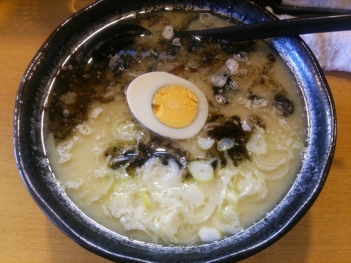 「うなり流博多とんこつ(手打ち麺)+替え玉(バリカタ)」@うなりの写真