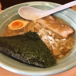 濃厚鶏ガラ醤油　700円（替え玉無料）