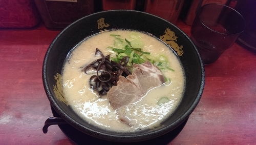 「ラーメン、替玉ｗ」@とんこつラーメン 博多風龍 渋谷店の写真