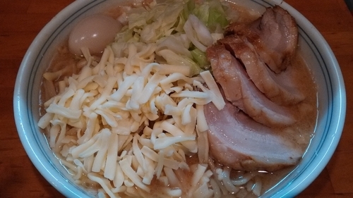 「ラーメン（特盛）、チーズ」@ファットンの写真