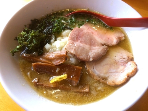 「ニボだく鶏そば（900円）」@味箪笥の写真