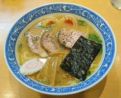 「特製中華そば」@中華そば 青葉 川崎アゼリア店の写真