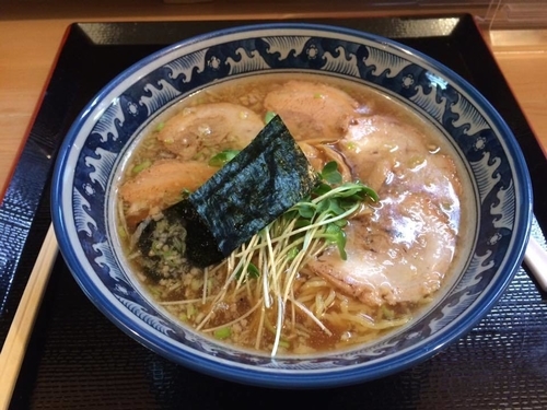 「支那そば　醤油630円＋チャーシュウ200円」@割烹八木の写真