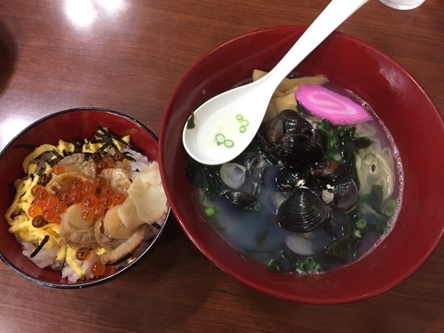 「しじみラーメンとミニホタテちらしセット¥1190」@太宰らうめんと津軽のめしや「めぇ」の写真