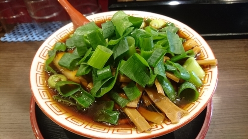 「中華そば(小)+ネギ+シナチク(サービス)」@麺屋7.5Hz 新橋店の写真