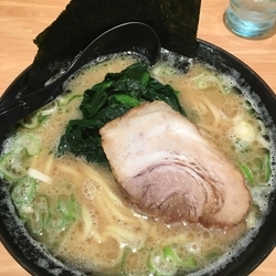 豚骨醤油らーめん690円