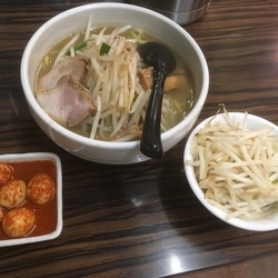 味噌ラーメン＋野菜大盛り（無料）チンピラたまご