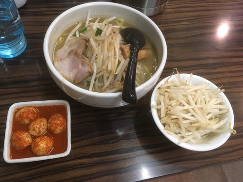 「味噌ラーメン＋野菜大盛り（無料）チンピラたまご」@味噌麺処 花道庵の写真