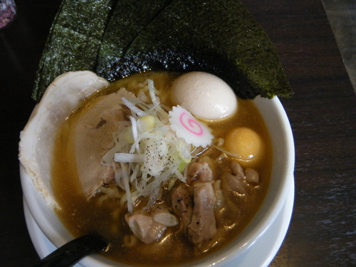 「鶏中華+味玉500円(麺パス価格)」@鶏中華 たか乃の写真