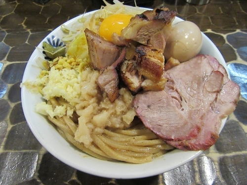 「限定　豚まぜ（９００円）＋味玉＋窯焼きチャー」@特級鶏蕎麦 龍介の写真