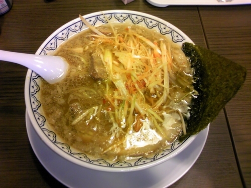 「ばんからラーメン（無料特典）　+赤辛ねぎ　+とろとろ角煮」@旭川味噌ラーメン ばんから 武石IC店の写真