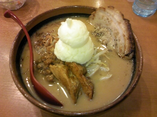 「雪だるまラーメン（北海道味噌）　+炙りチャーシュー1枚」@みそ屋 田所商店 WBG店の写真