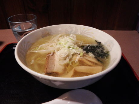 「塩ラーメン（ミニサイズ）」@中華食堂 サウスビィラの写真