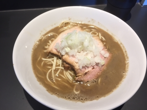 「中華そば−醬油−（豚骨×鶏、長崎背黒、広島白口、千葉鯵、牛深うる」@煮干乱舞の写真