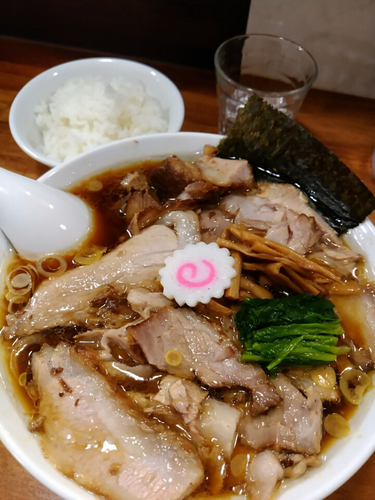 「しょうゆチャーシューメン900円＋小ライス」@オランダ軒の写真