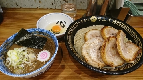 「つけチャーシュー（大）+生卵」@中華蕎麦うゑずの写真