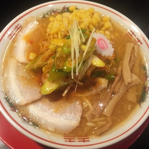 「味噌ニボ850円+辛ネギ100円+コーン100円」@肉煮干し中華そば さいころの写真