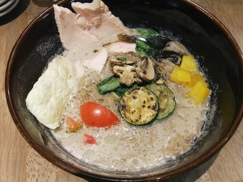 「キノコのベジ白湯ソバ (1,000円)」@ソラノイロ トンコツ&キノコの写真