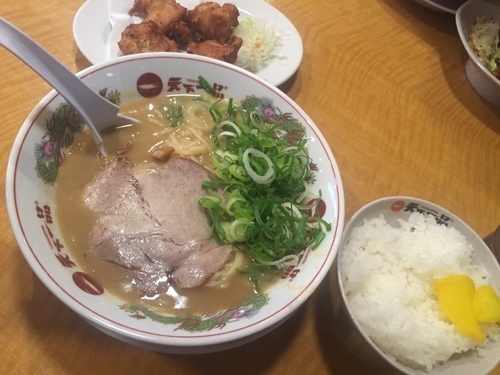 「唐揚げコッテリ定食」@天下一品 御殿浜店の写真