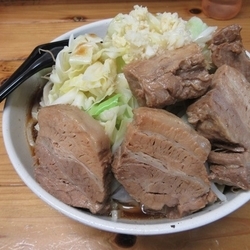 神豚ラーメン　大（９８０円）