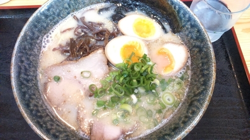「コク塩ラーメン白750円+煮玉子50円」@とんこつ麺屋 火の国の写真