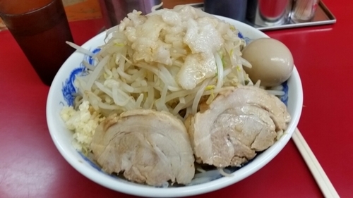 「豚玉ラーメン大　全マシ」@モッコリ豚の写真