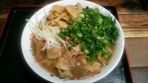 「肉そば(大)+青ネギ+メンマ+めし」@うだつ食堂の写真