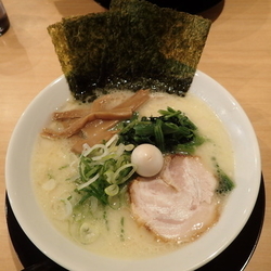 鶏塩そば(800円)