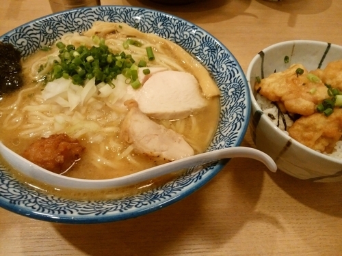「濃厚醤油鶏白湯そば 大盛り + 鶏天丼セット」@濃厚鶏そば 一鶏 ララガーデン川口店の写真