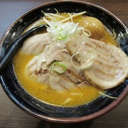 百年味噌チャーシューメン＋味玉（１１６６円）