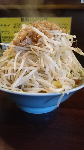 「中ラーメン(麺量300㌘)野菜増し+うずらの卵」@立川マシマシ SSRの写真