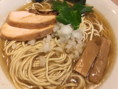 「あっさり煮干中華そば（大）＋ローストビーフ」@煮干し中華そば 一燈の写真