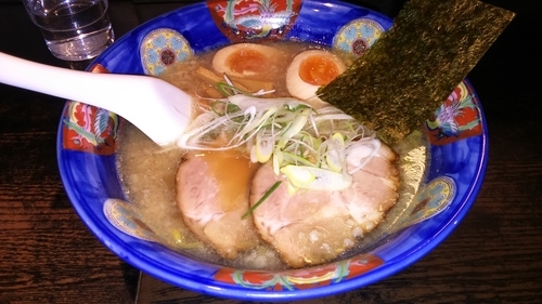 「正油らーめん750円+味玉100円+税=918円」@らーめん てつや 手稲前田店の写真